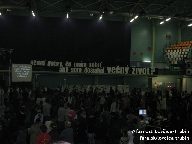on-je-zivy-2010-nitra-002