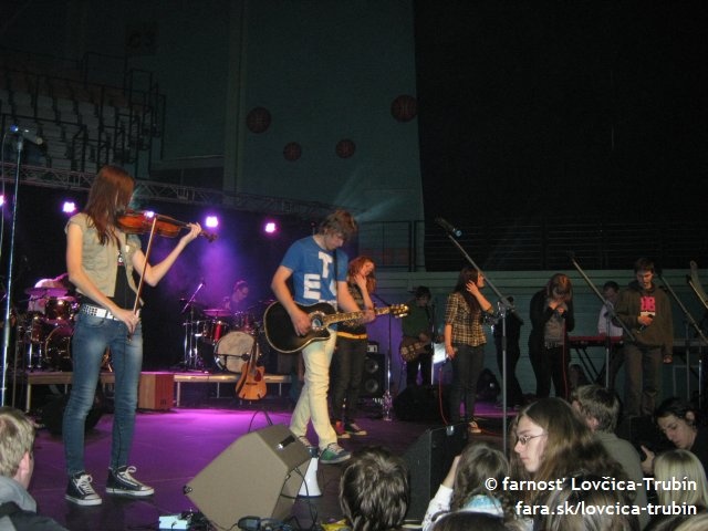 on-je-zivy-2010-nitra-006