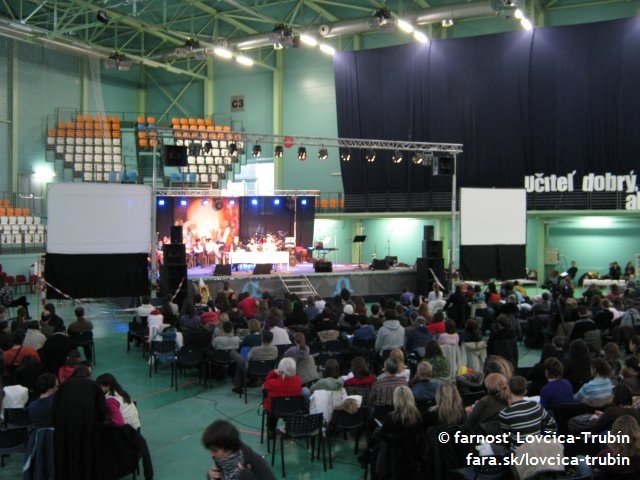 on-je-zivy-2010-nitra-013