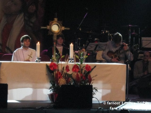 on-je-zivy-2010-nitra-015