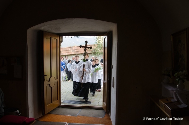 farnost-lovcica-trubin-prve-svate-prijimanie-2014-007