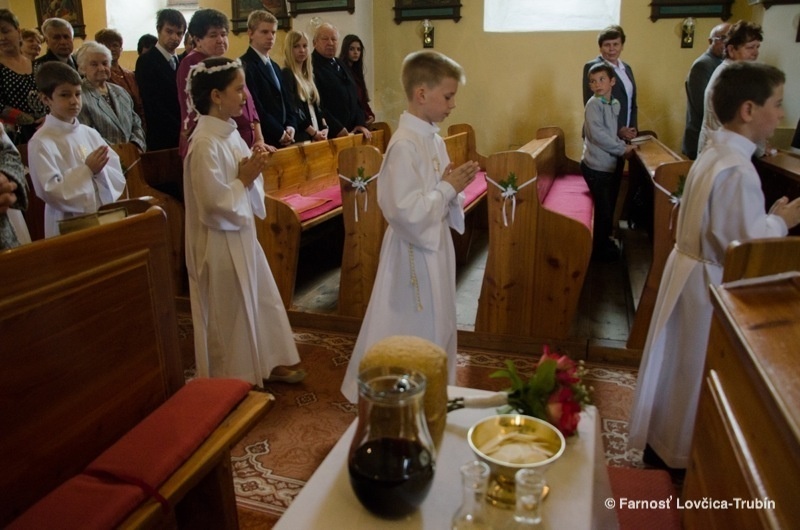 farnost-lovcica-trubin-prve-svate-prijimanie-2014-008