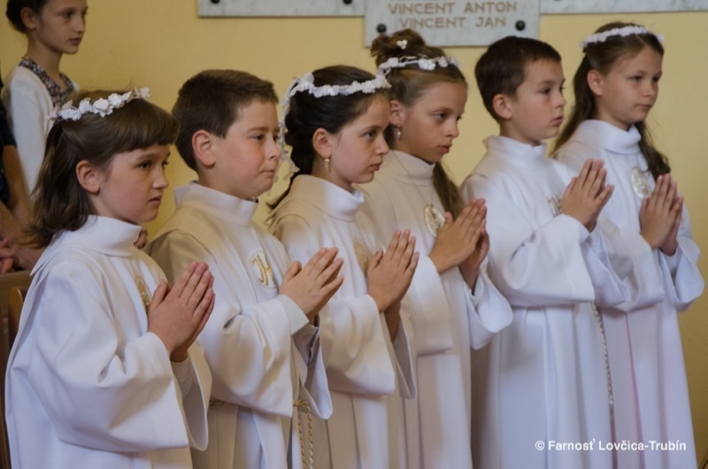 farnost-lovcica-trubin-prve-svate-prijimanie-2014-009