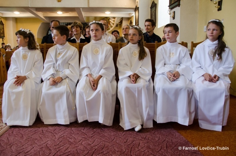 farnost-lovcica-trubin-prve-svate-prijimanie-2014-016
