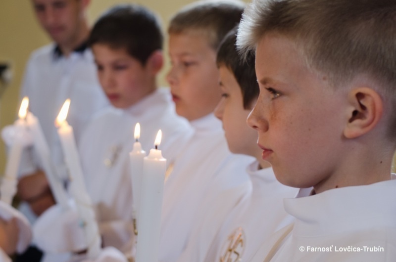 farnost-lovcica-trubin-prve-svate-prijimanie-2014-019
