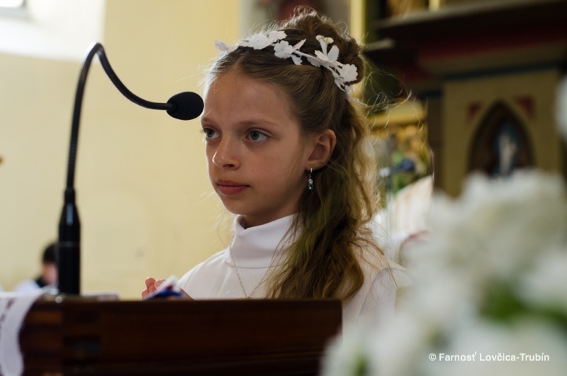 farnost-lovcica-trubin-prve-svate-prijimanie-2014-023