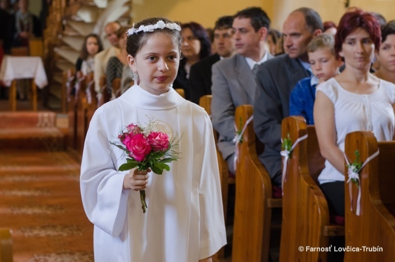 farnost-lovcica-trubin-prve-svate-prijimanie-2014-028