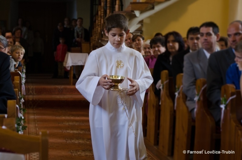 farnost-lovcica-trubin-prve-svate-prijimanie-2014-032