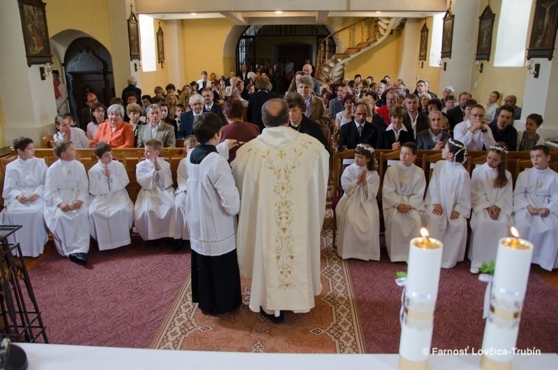 farnost-lovcica-trubin-prve-svate-prijimanie-2014-037