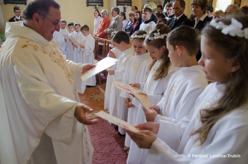farnost-lovcica-trubin-prve-svate-prijimanie-2014-039