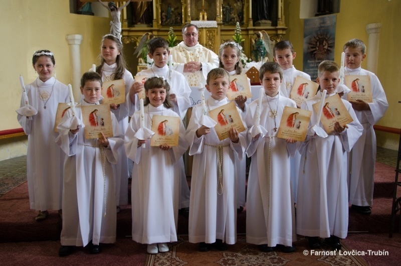 farnost-lovcica-trubin-prve-svate-prijimanie-2014-041